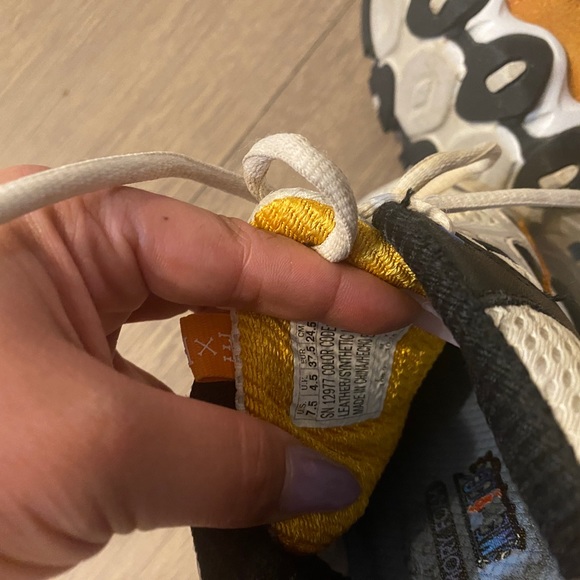 SOLD Skechers sneakers - Picture 7 of 7